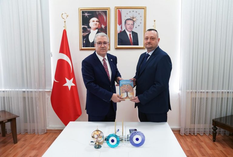 Egeli Akademisyenlerden Cumhuriyetin 100. yılına özel kitaba katkı