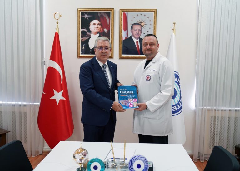 Histoloji disiplininin kült kitabı Egeli akademisyen editörlüğünde Türkçeye çevrildi