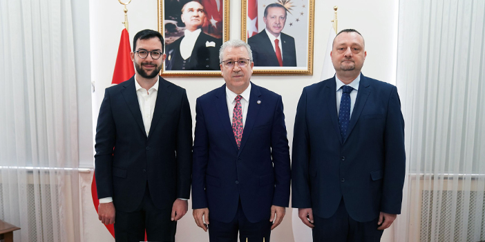 EÜ'de öğrenci-akademisyen iş birliği